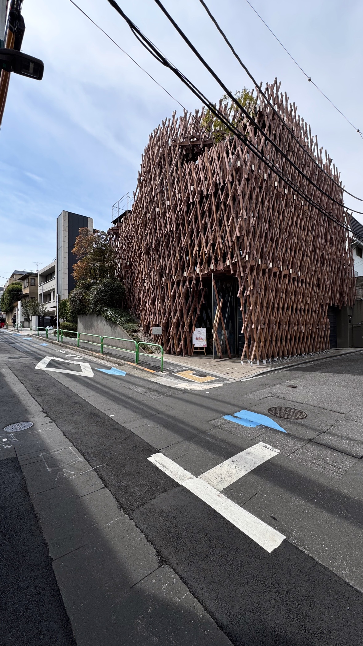 Timber at the street corner. SunnyHills, Minami-Aoyama.
