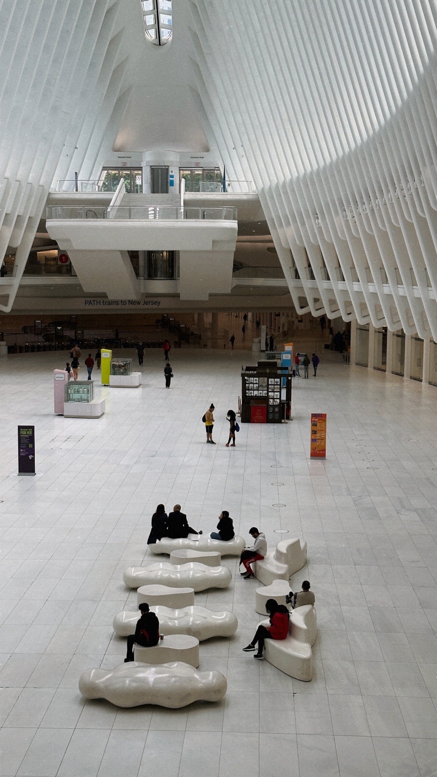A pause in the concourse. The Oculus.