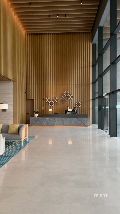 The scale of the reception hall