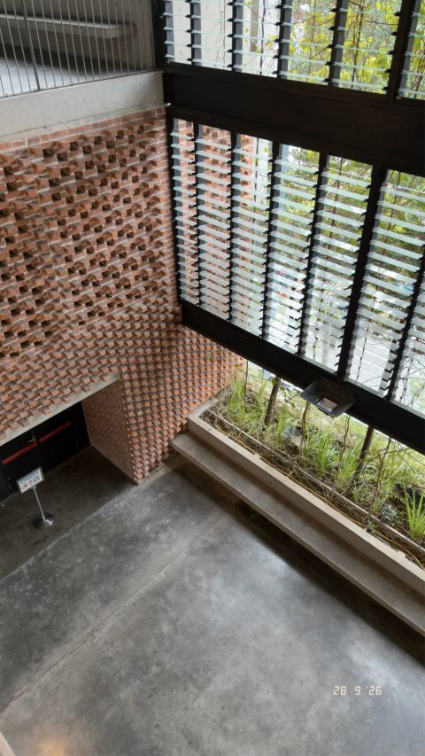 Brick and screened daylight