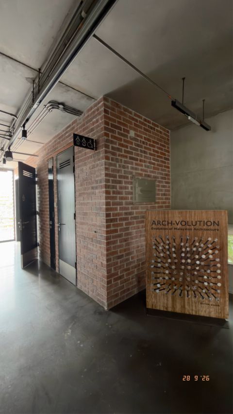 Exposed structure and open circulation